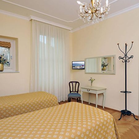 Hotel Monte Baldo E Villa Acquarone ガルドーネ・リヴィエラ 部屋 写真