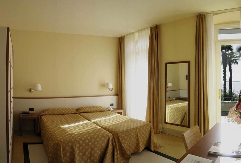 Hotel Monte Baldo E Villa Acquarone ガルドーネ・リヴィエラ エクステリア 写真