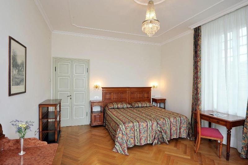 Hotel Monte Baldo E Villa Acquarone ガルドーネ・リヴィエラ エクステリア 写真