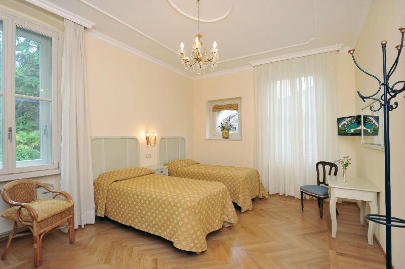 Hotel Monte Baldo E Villa Acquarone ガルドーネ・リヴィエラ エクステリア 写真