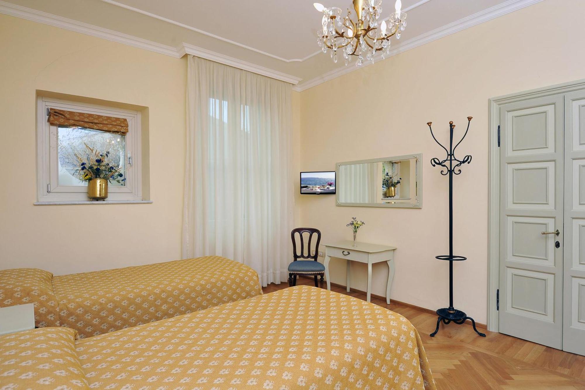 Hotel Monte Baldo E Villa Acquarone ガルドーネ・リヴィエラ 部屋 写真