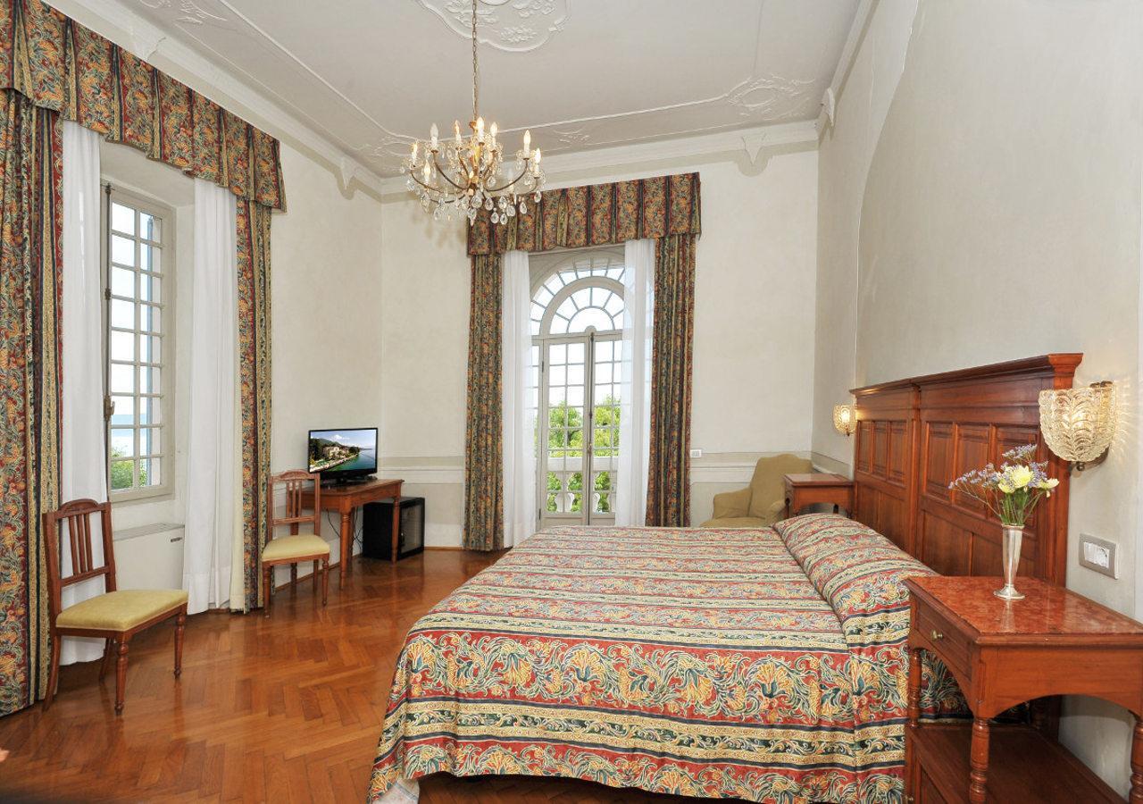 Hotel Monte Baldo E Villa Acquarone ガルドーネ・リヴィエラ エクステリア 写真
